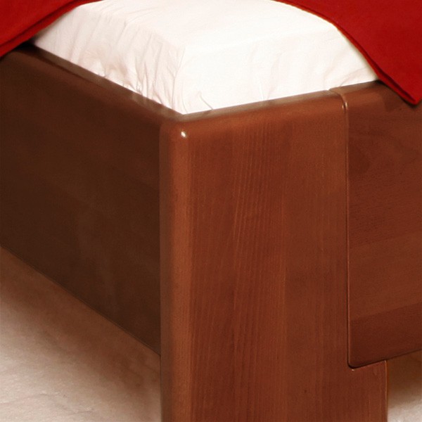 Zvýšená postel DELUXE 4 - detail přední nohy, masiv buk průběžný lak č. 30 tabák