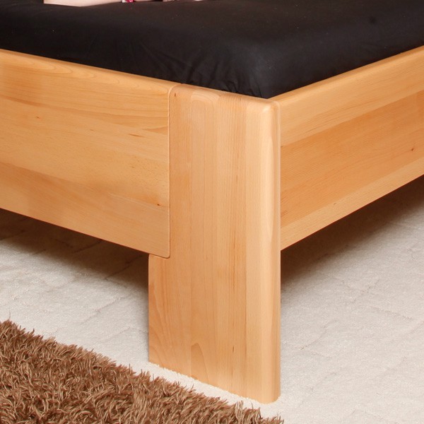 Zvýšená postel Deluxe 2 - detail přední nohy, masiv buk průběžný olej č. 1 přírodní